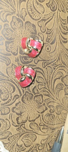 VINTAGE Red & Gold Unbranded Enamel Metal Alloy Clip-on Earrings Great Condition