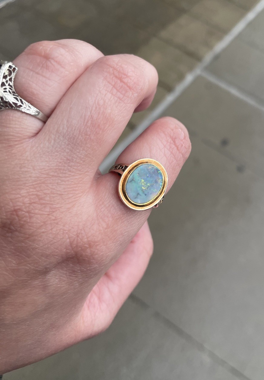 Vintage Opal Blue Green Orange Oval 14K Yellow Gold Bezel Set Ring 4.05 grams
