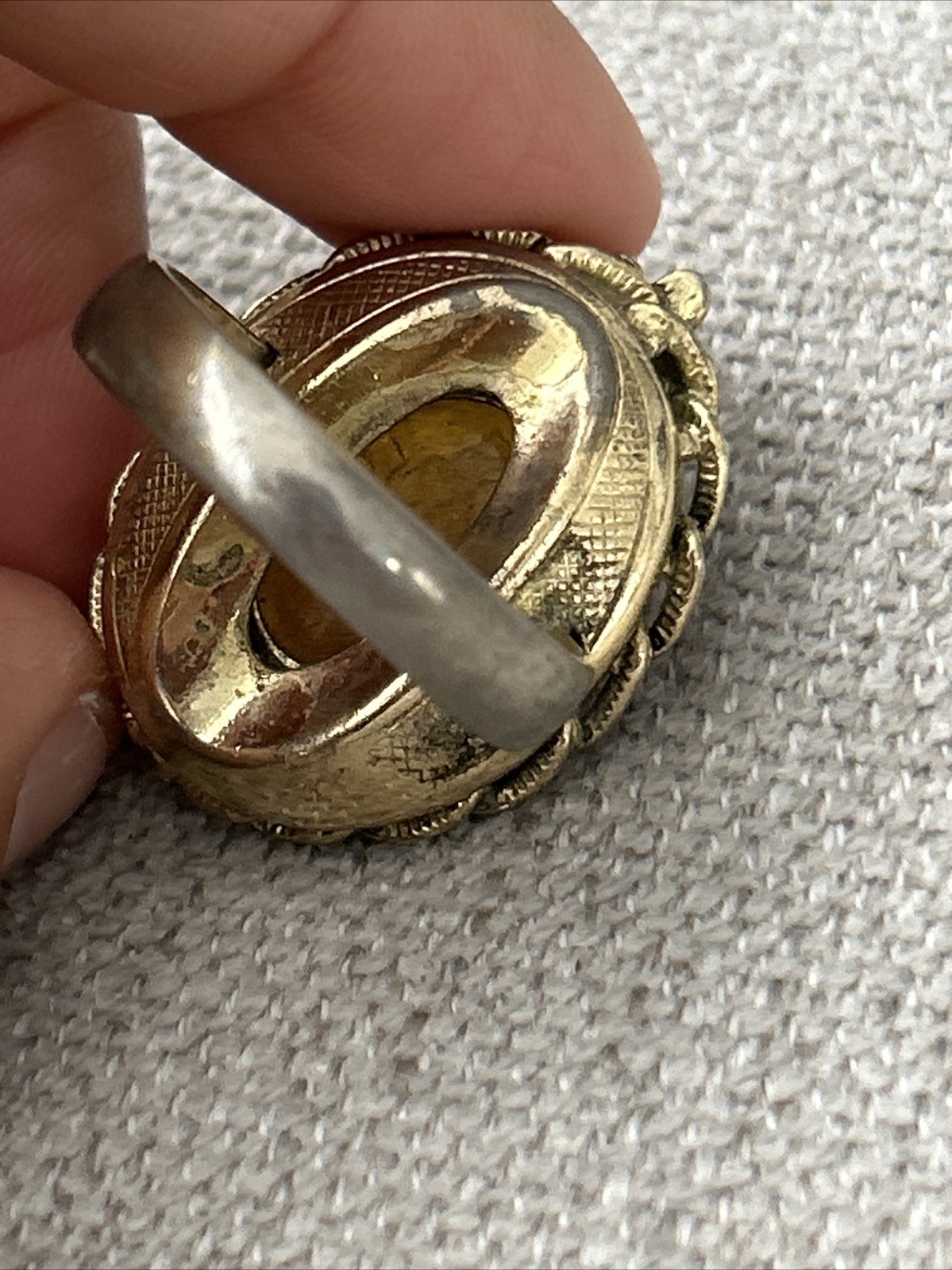 Whiting And Davis Amber Cameo Ring Signed Gold Chain Boarder Vintage 6.5-7