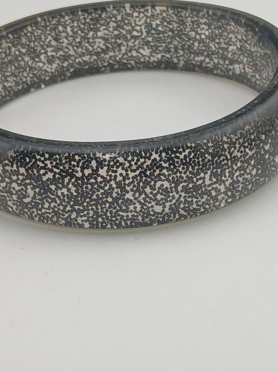 1950s SMOKE GRAY silver glitter confetti inclusions bangle bracelet size 8