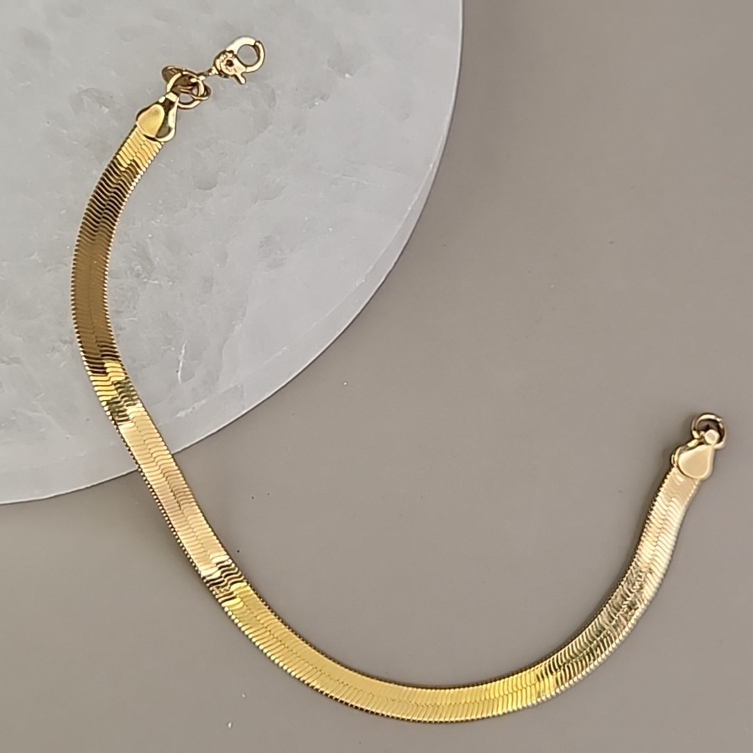 Vintage Monet Herringbone Chain Bracelet Flat Gold Tone 4mm 7.25″