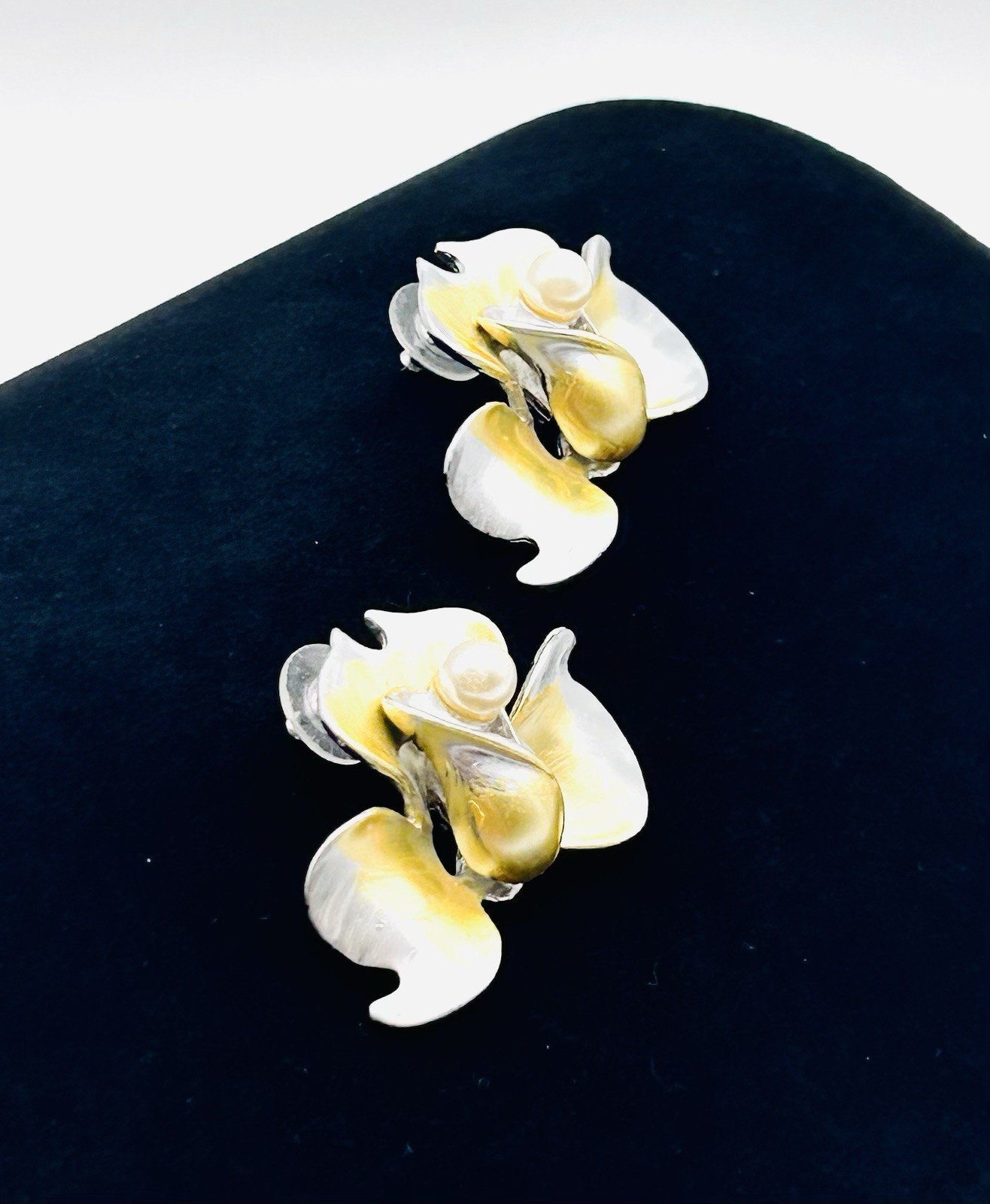 Vtg-Heavy-SILVER Tone-White Yellow Flower-POST EARRINGS & BROOCH/Pendant SET