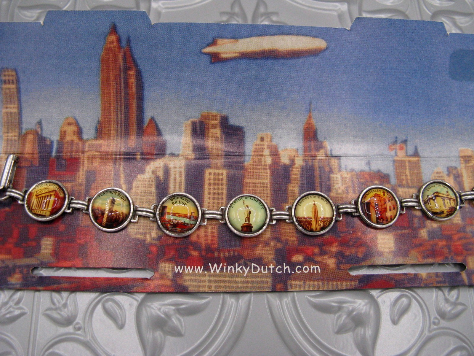 NEW YORK CITY Winky & Dutch Vtg Bracelet Landmark Cabochons Souvenir New On Card