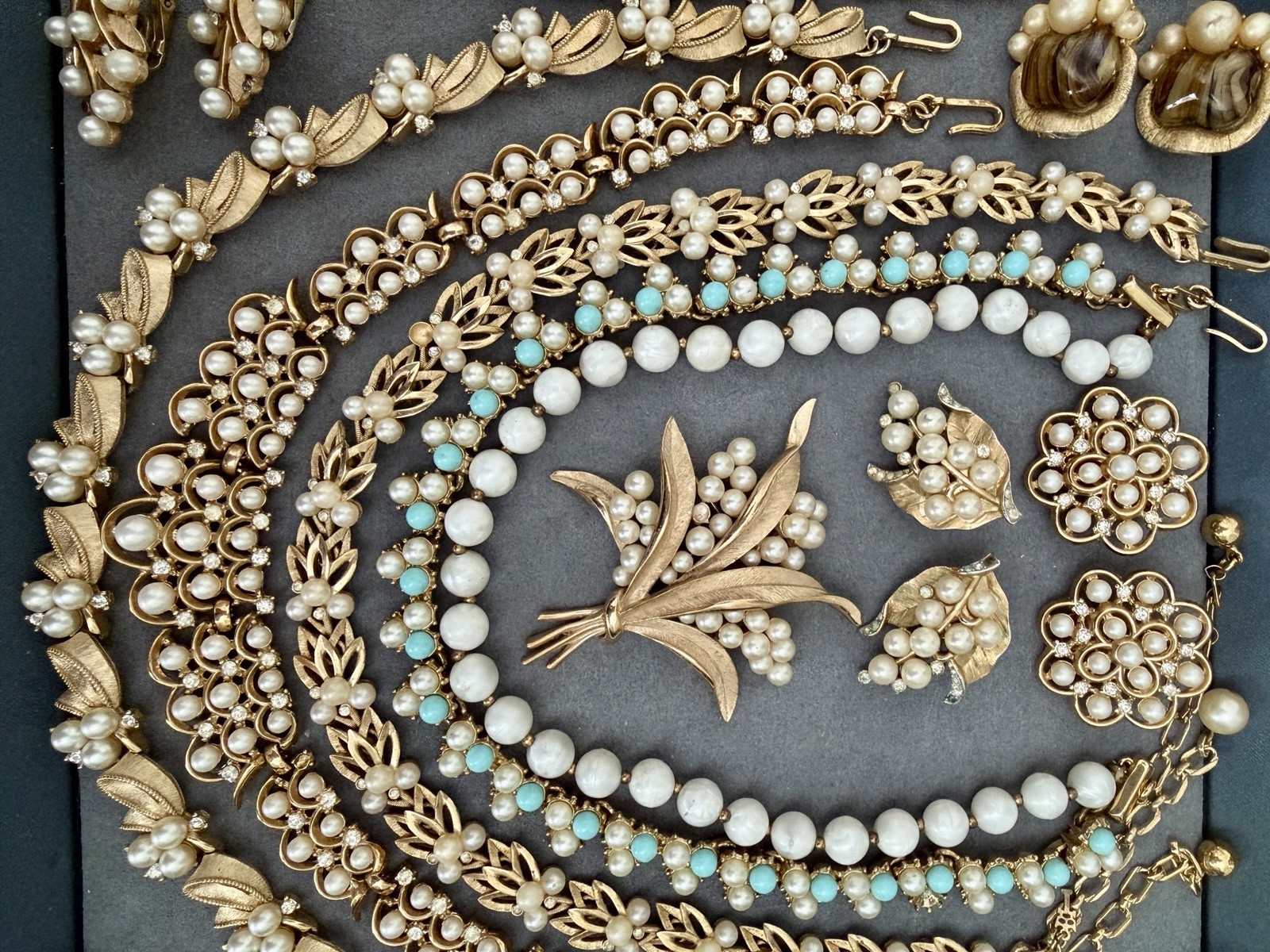 Vintage 100% CROWN TRIFARI Jewelry Lot Missing Stones Minor Repairs 38 Pieces