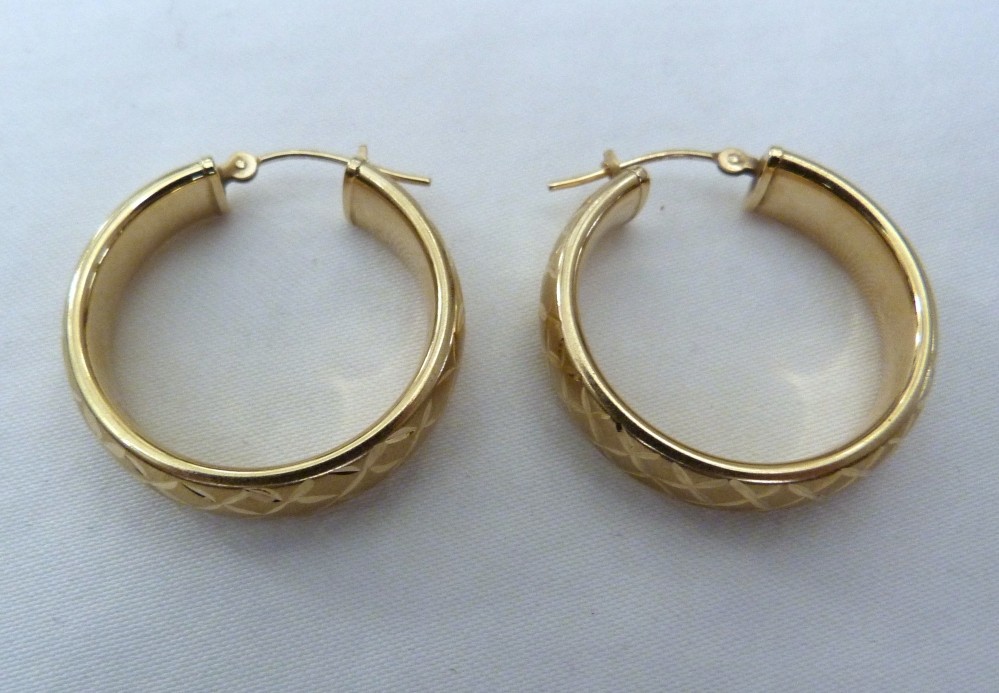 14K DIAMOND CUT SATIN & HIGHLY POLISHED CURVED 6MM WIDE HOOP LATCH EARRINGS