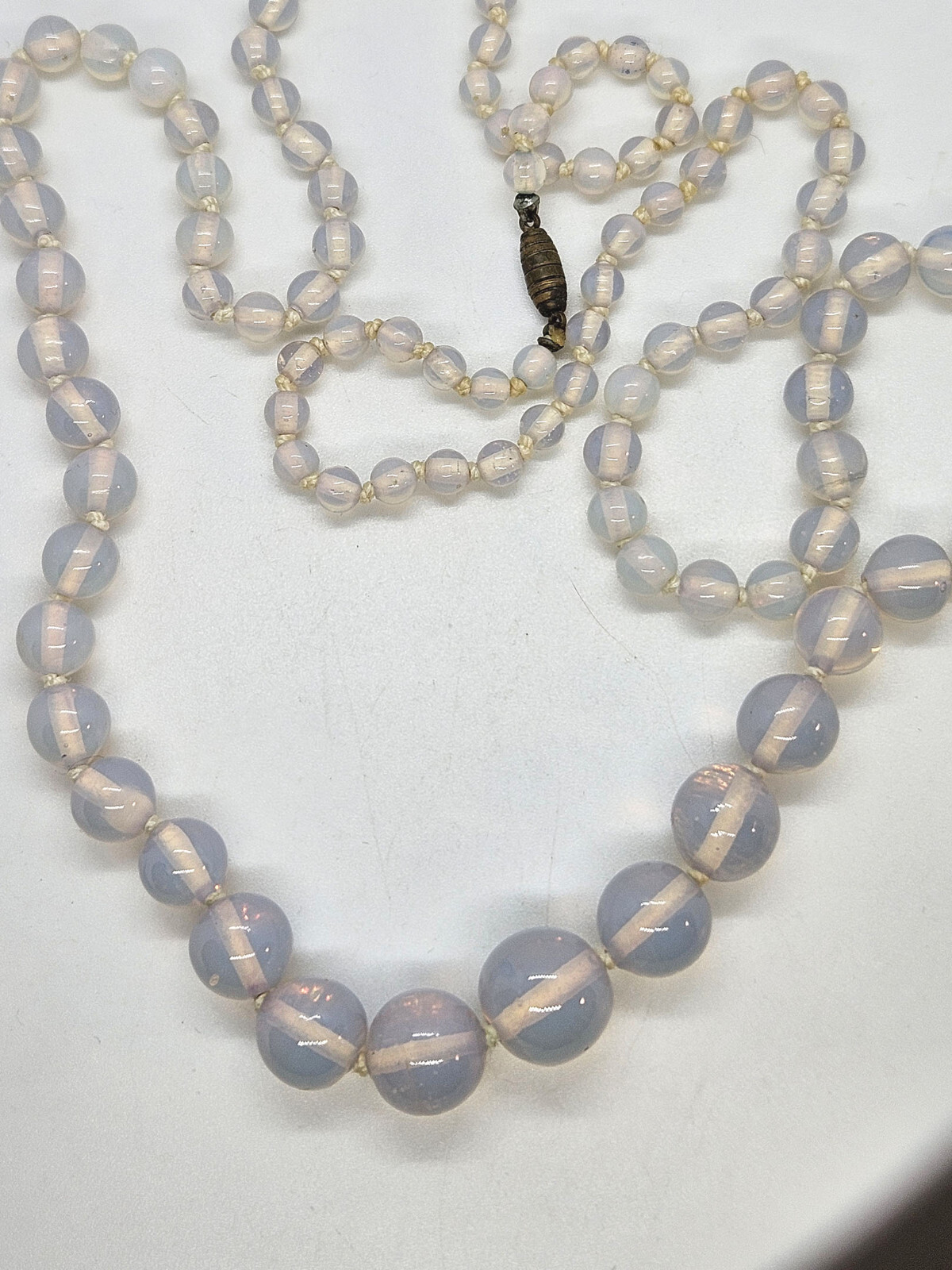 Antique Vintage OPALINE OPALESCENT GLASS Graduated BEAD NECKLACE 32″