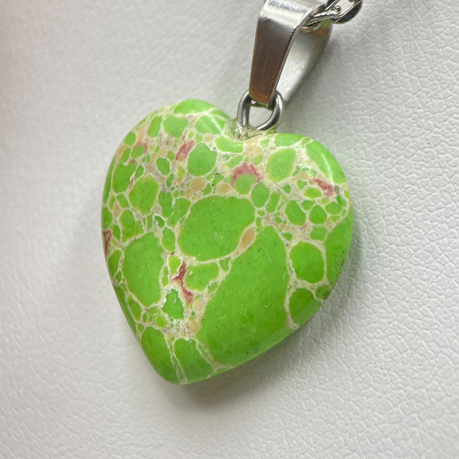 Vintage Y2K Silver-Tone Green Turquoise-Style Spiderweb Matrix Heart Necklace
