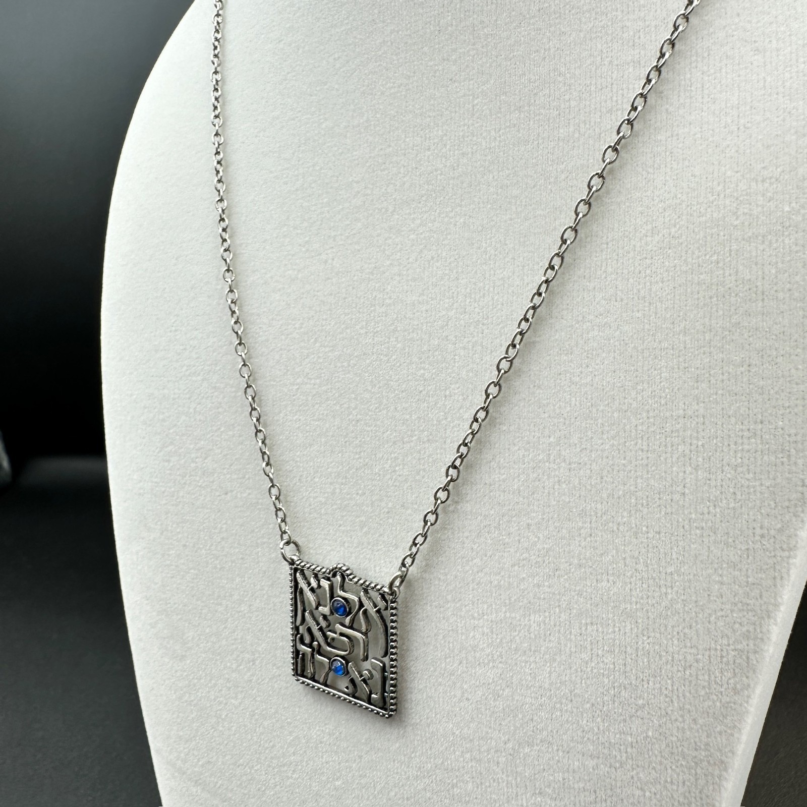 Vintage Rhinestone Silver-Tone Fashion Rare Filigree Square Pendant Necklace