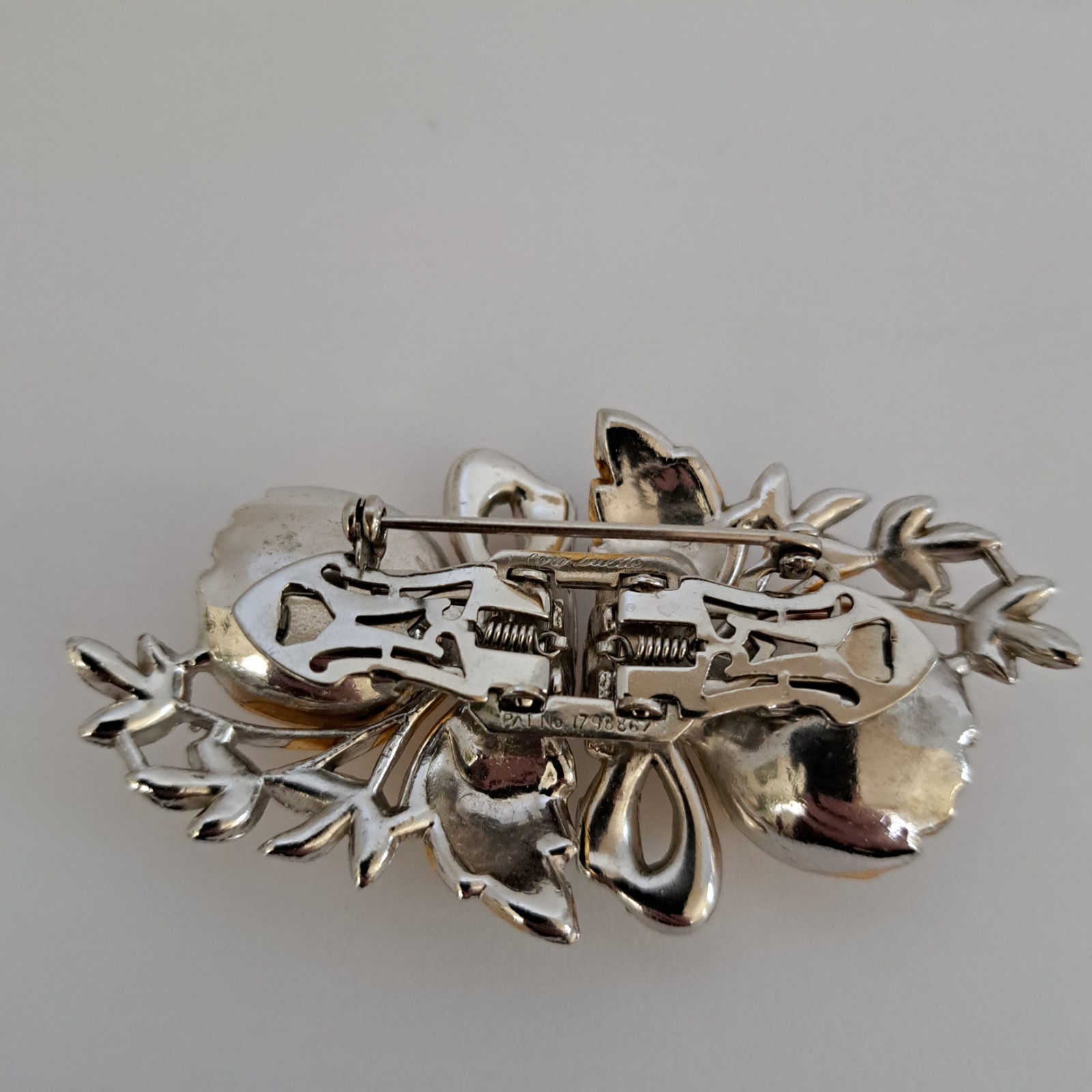 Coro Duette Quivering Camillas Brooch Red & White Stones Green Enamel Gold Tone