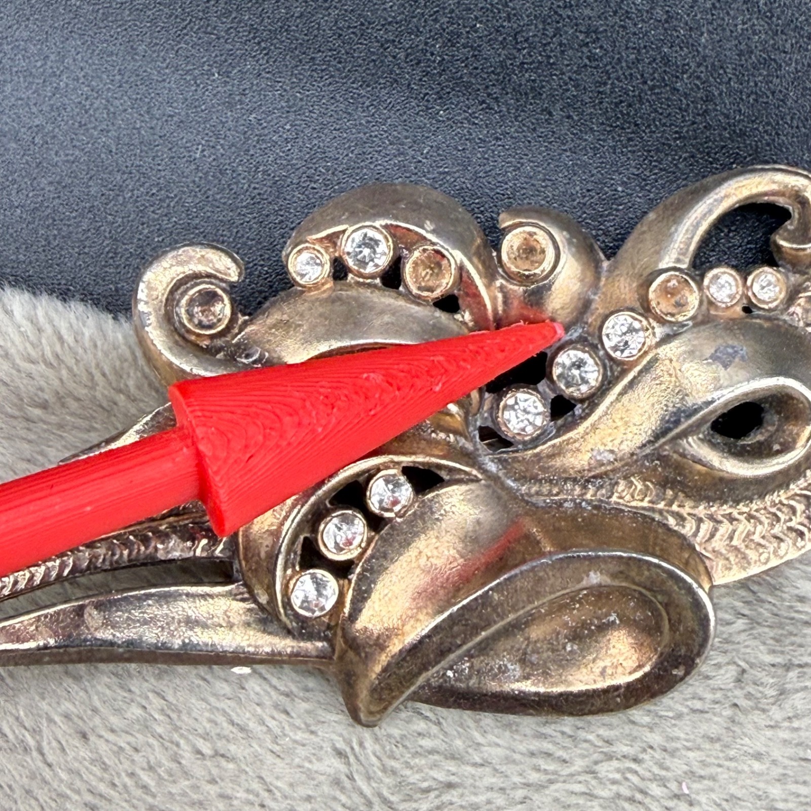 Vintage Pot Metal Brooch Flower Gold Tone Rhinestone READ