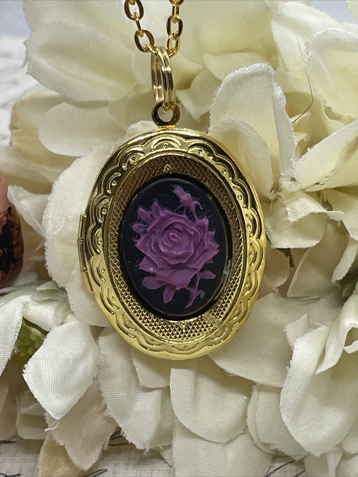 BLACK plum Gothic Vintage DARK ROSE Cameo Locket Pendant Necklace Woman Gold