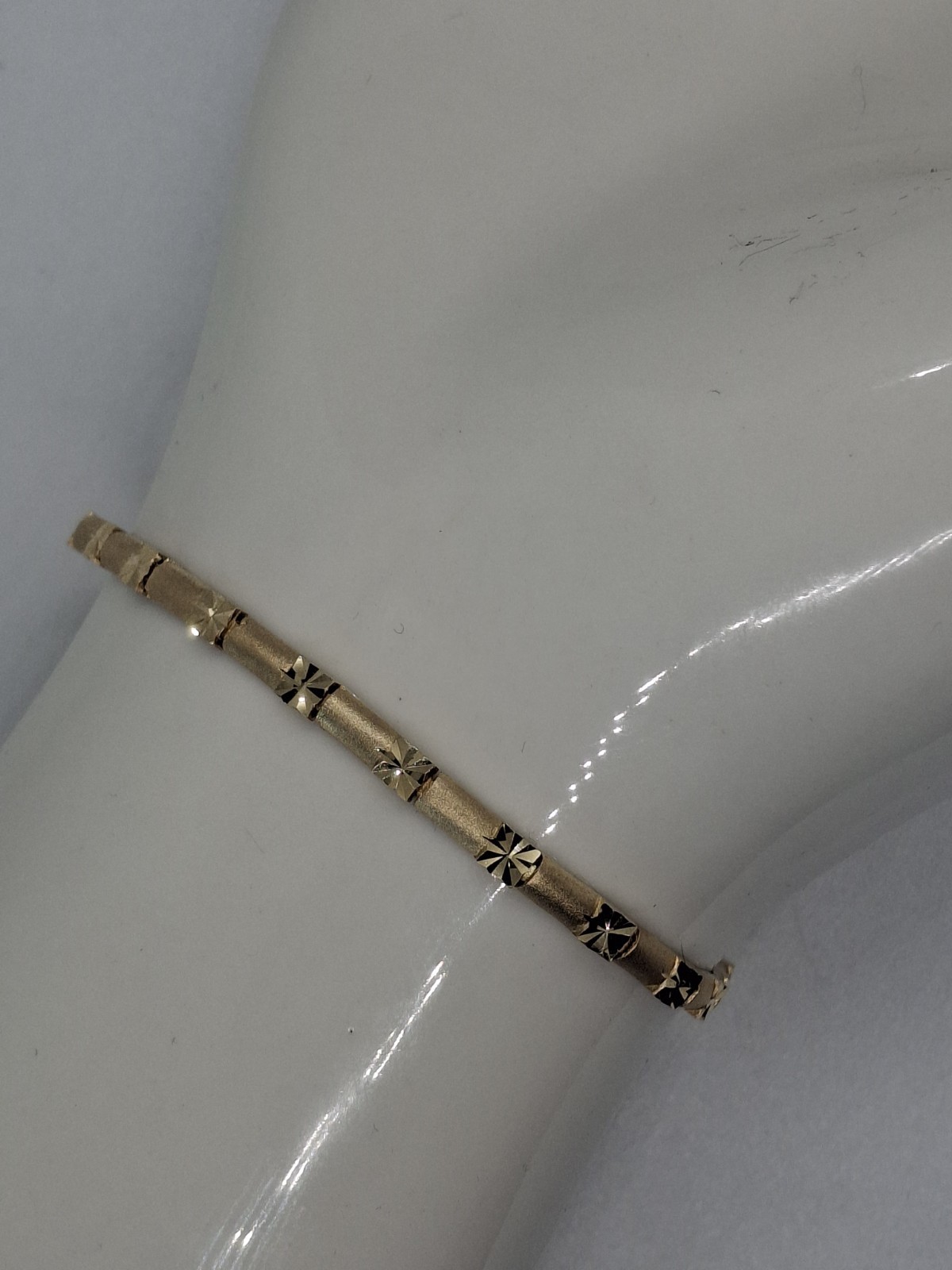 14K Yellow Gold Bracelet 7 1/4″ Long 3mm Wide 4.93 Grams