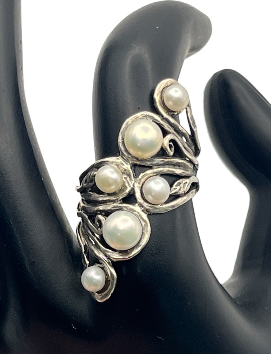 Israel sterling silver pearl elongated vine scroll design size 8 PZ vintage