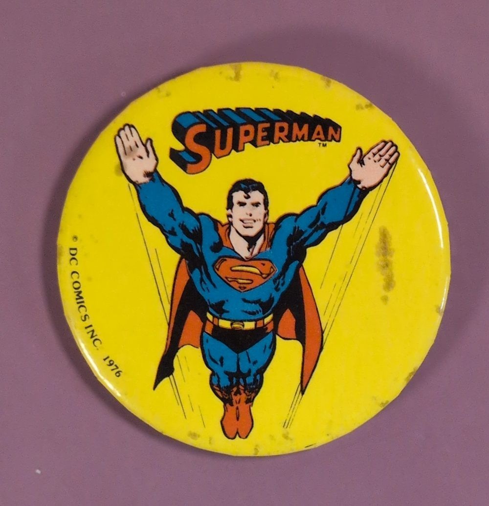 Vintage 1976 DC Comics Superman Flying Pinback Button 3″