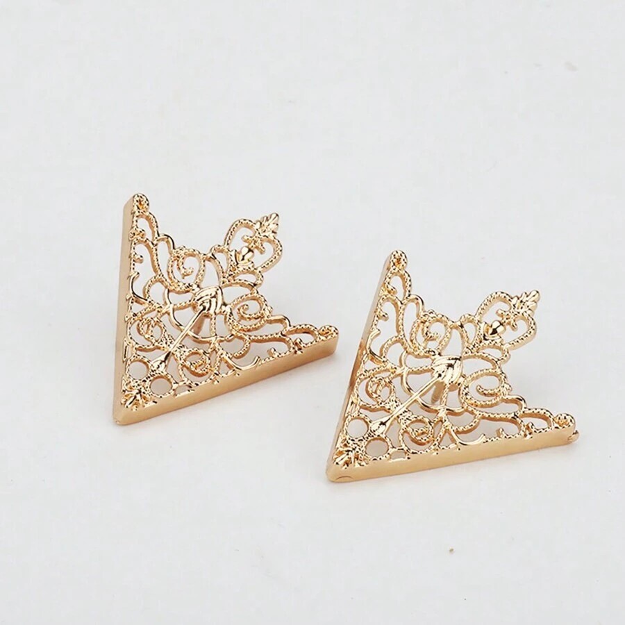 Vintage Brooch Pin Triangle Hollow Out Unisex Lapel Pin For Shirt Collar Decor