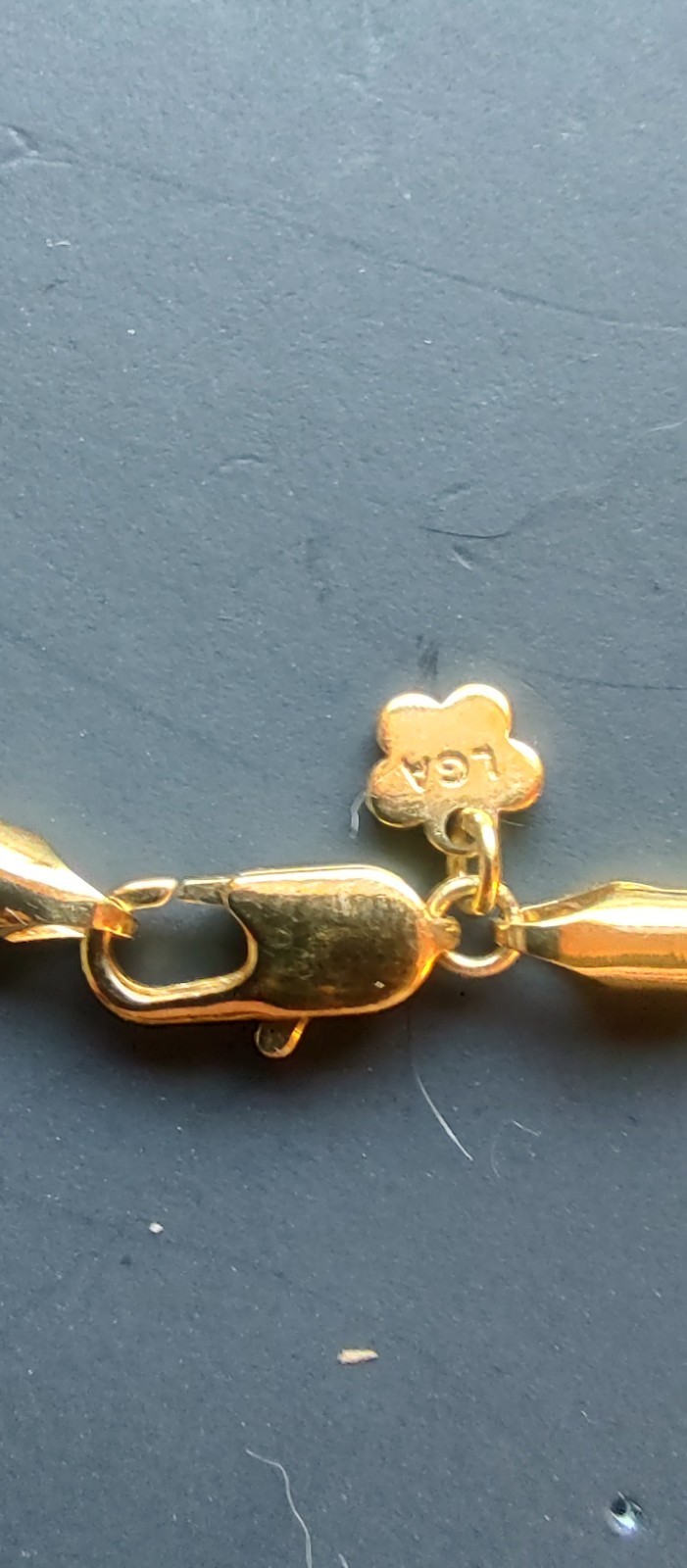Floral gold-tone Enamel Floral Pendent Necklace 18″ very good vintage conditions