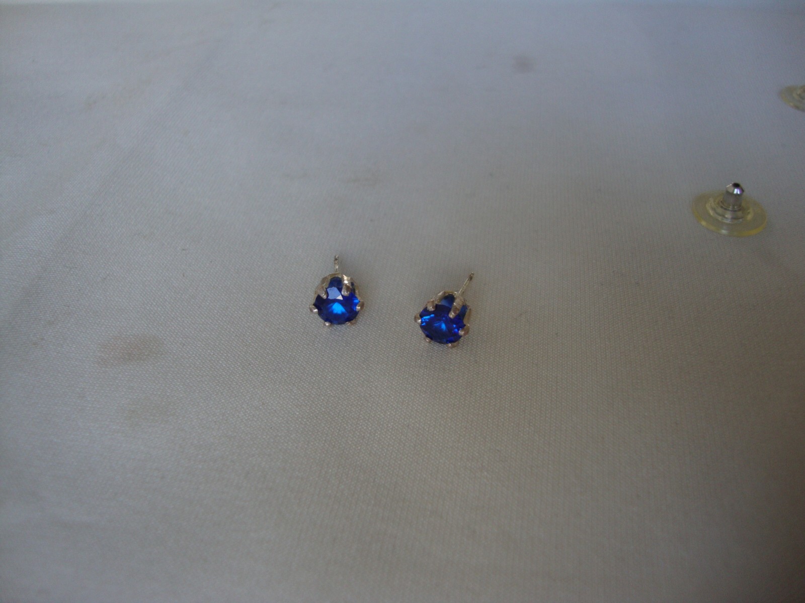 VINTAGE 6MM ROUND BRILLIANT CUT DARK BLUE CZ STERLING SILVER PRONG STUD EARRINGS