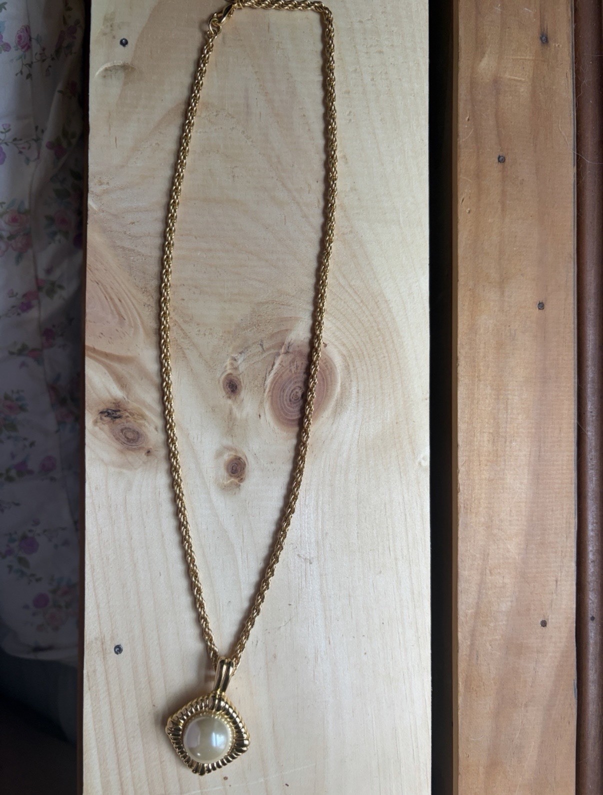 Vintage Kenneth Jay Lane KJL 24 inch Pearl Pendant Gold Plated Magnet Necklace