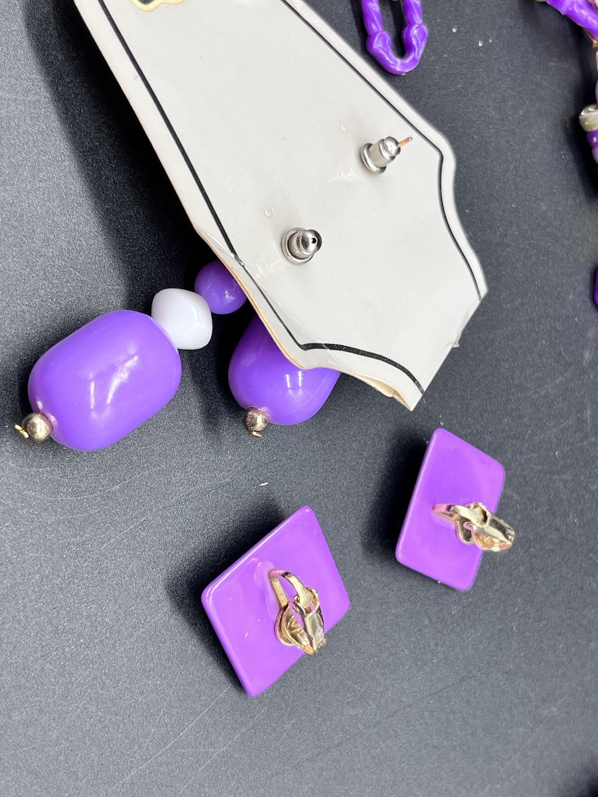 Lot Purple 1980s Jewelry – Necklaces & Earrings (Pierced & Clips)
