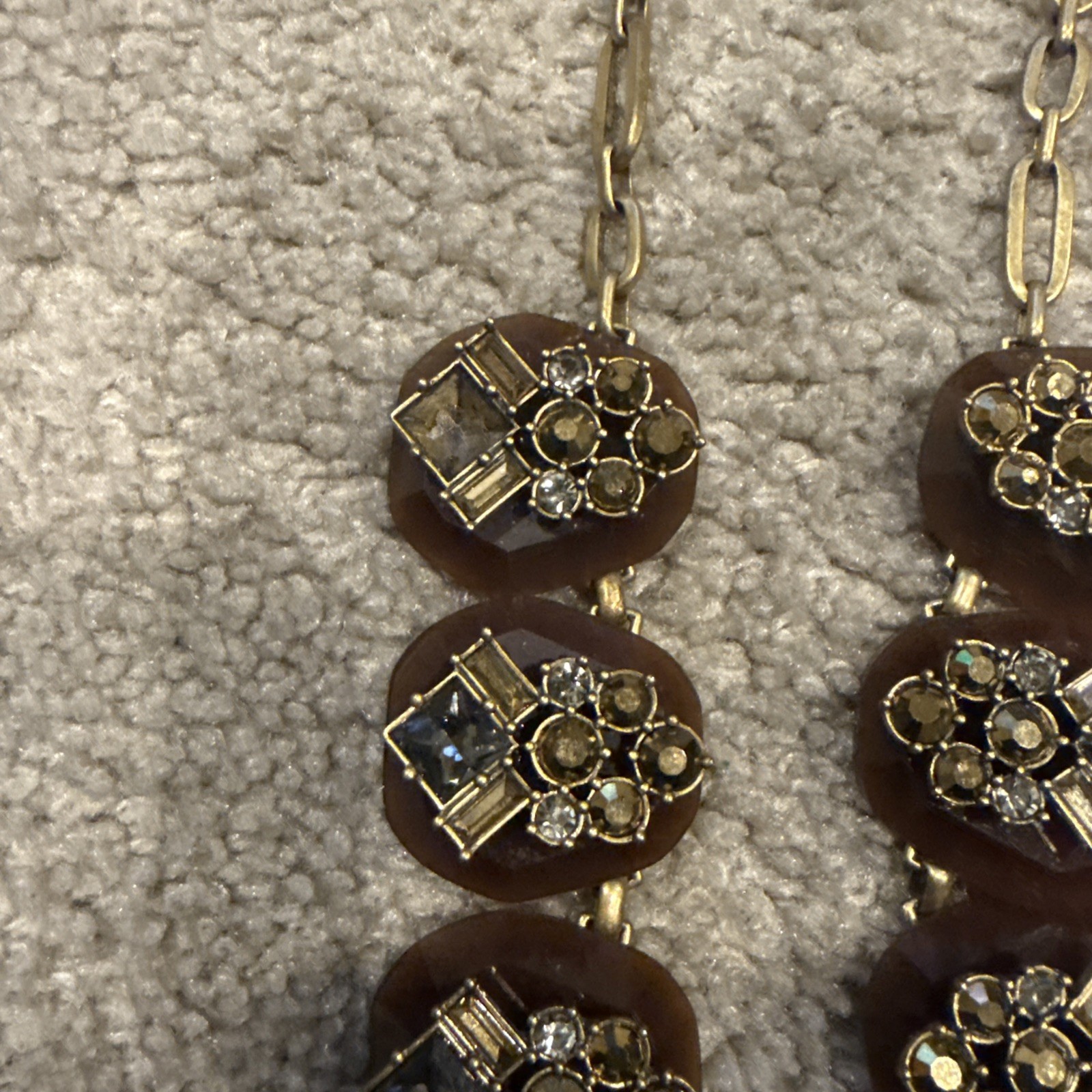 VTG J.CREW FACETED SMOKE LUCITE AND MULTICOLOR RHINESTONES NECKLACE 16”GOLD TONE