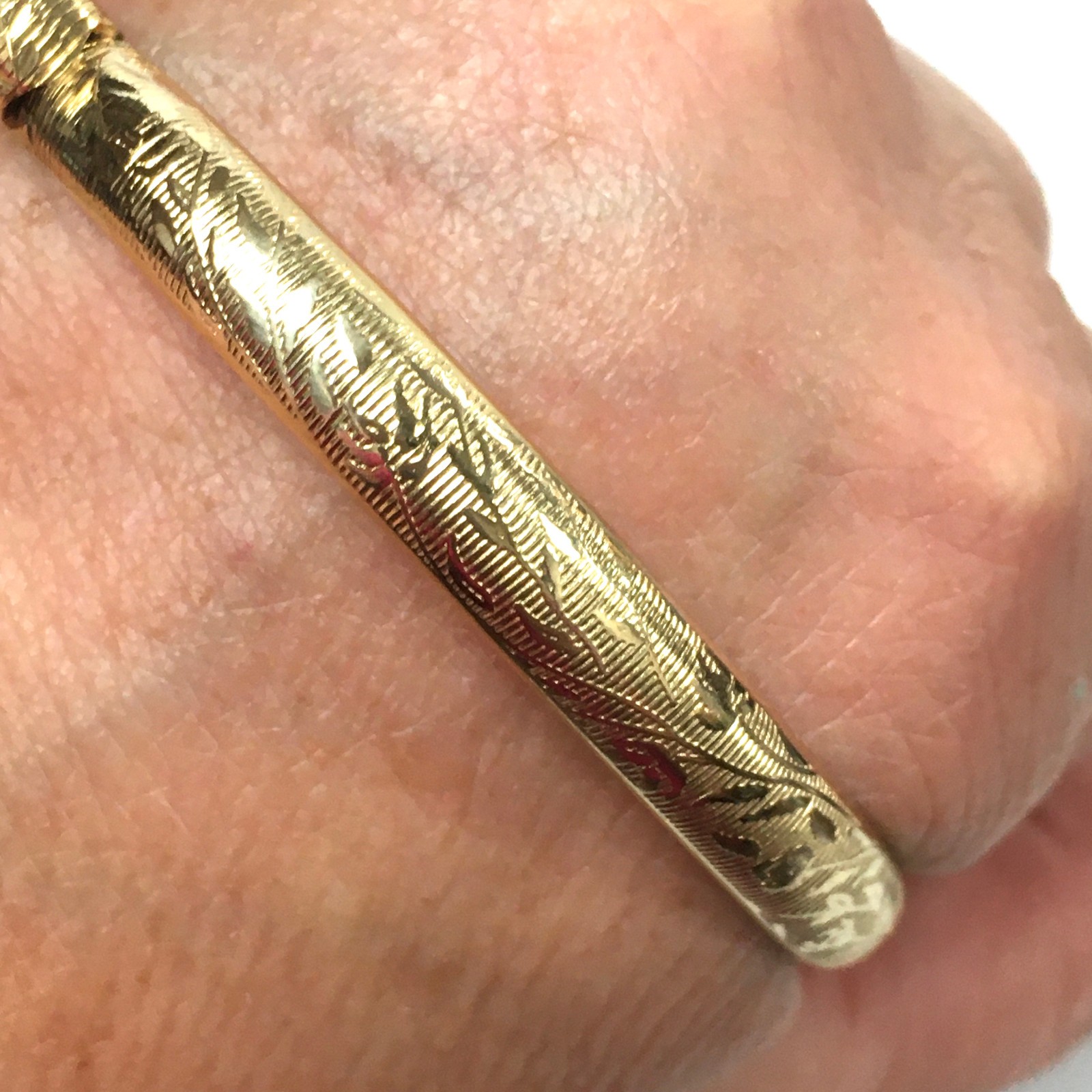v346 Vintage 14k Yellow Gold 6.4mm Floral Bangle Bracelet
