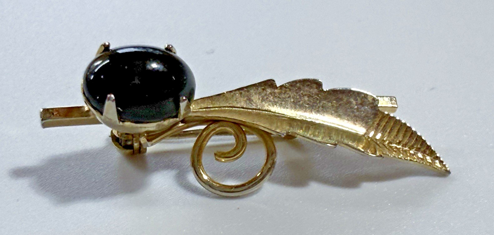 Vintage 12KT Gold Filled Signed LUND Leaf Brooch w Black Cabochon | Mid Century