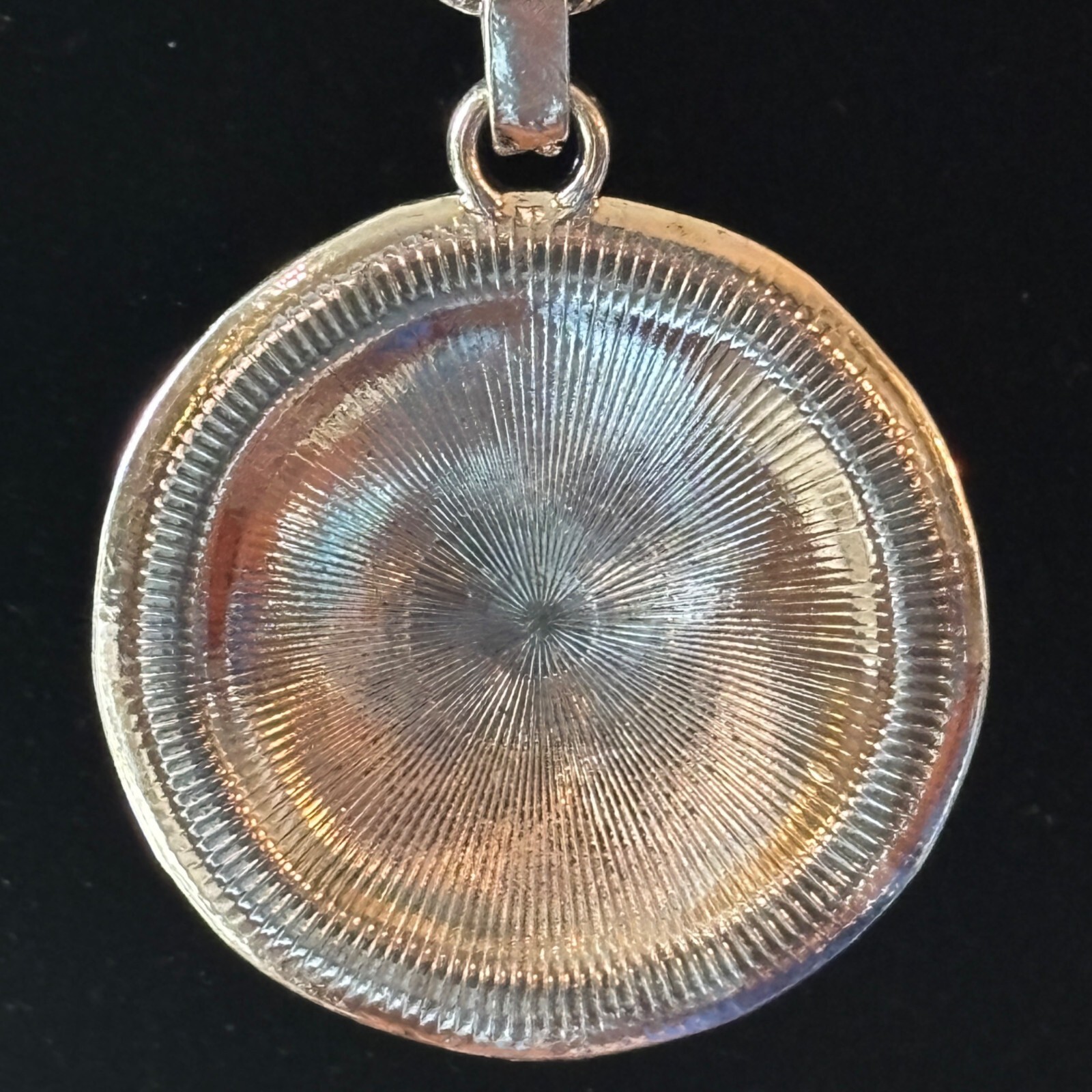 “1946” Multi-Strand Silver-Tone Necklace Textured Round Pendant 5 Chains Trendy