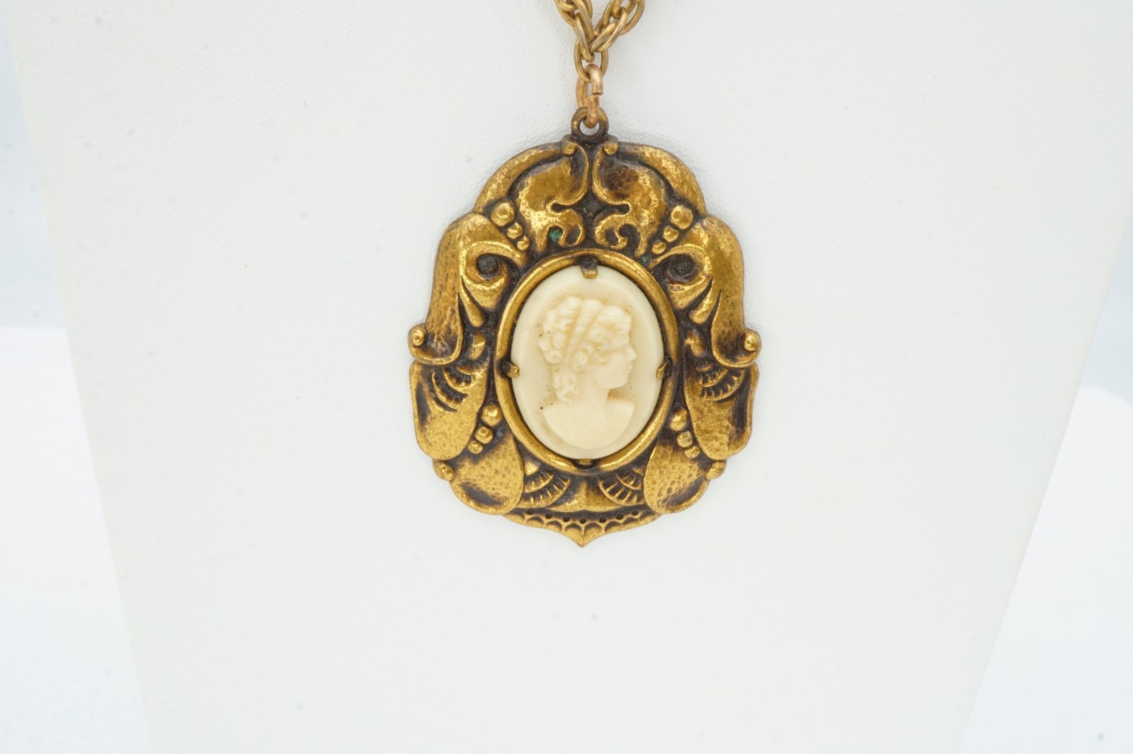 Vintage John Hendricks Necklace Brass Tone Cameo 24″