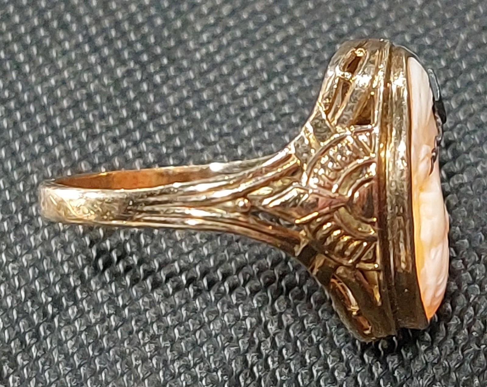 ViNtAge Estate Jewelry SOLID 14k Yellow GOLD Cameo Ring 3Grams Size 7, Excellent