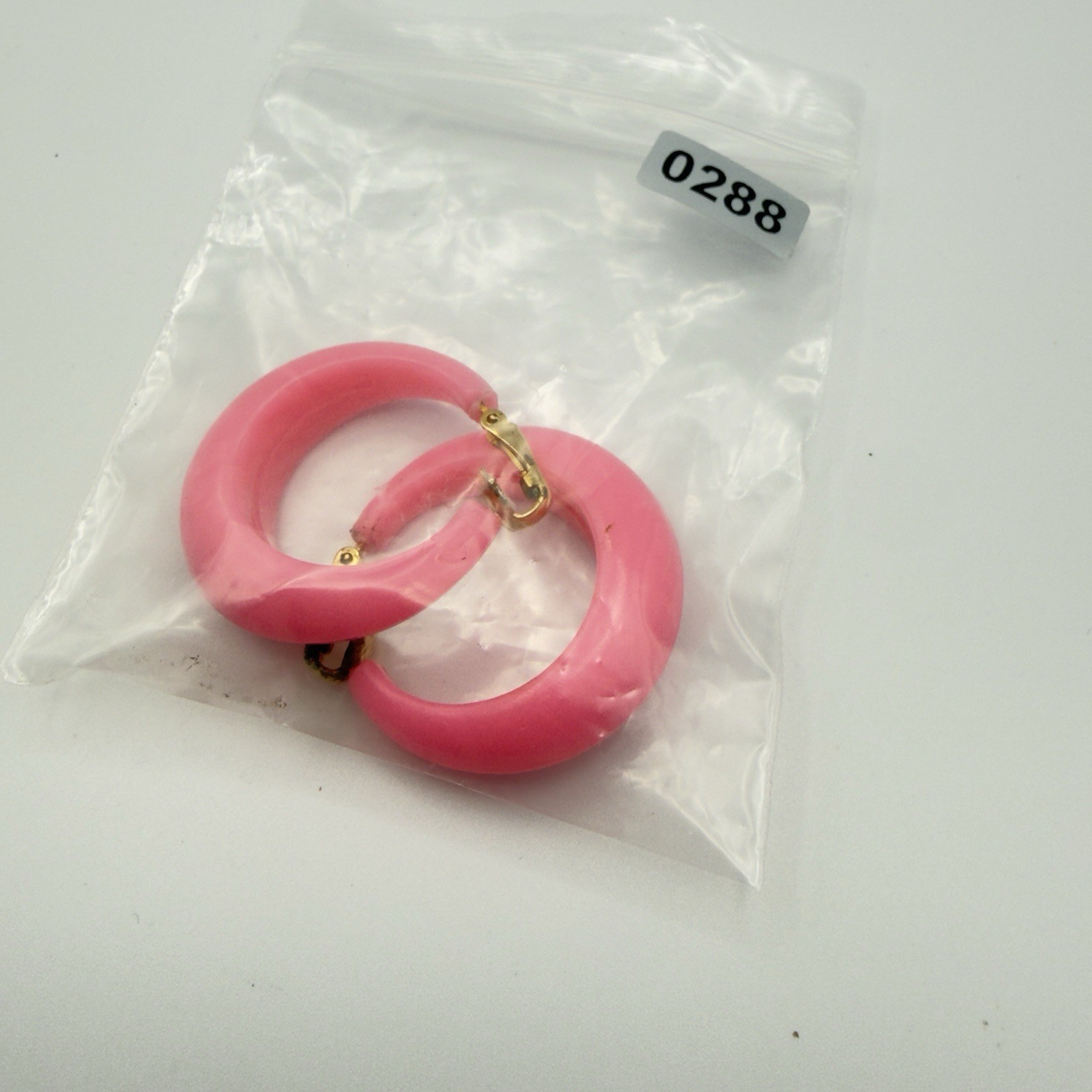 Vintage Bright Pink Chunky Hoop Clip On Earrings Acrylic Retro Style 1″