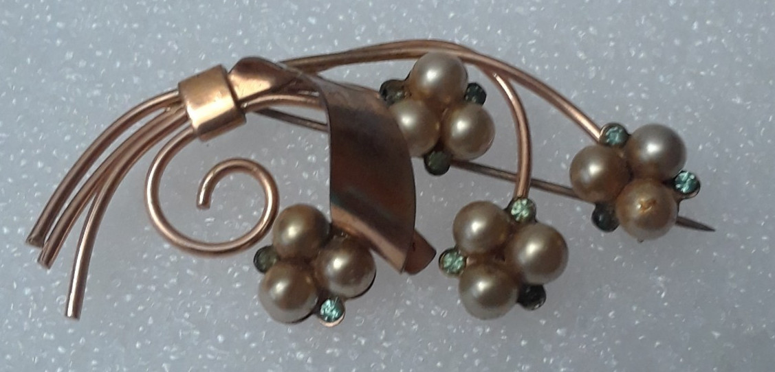 Bouquet of Faux Pearl Flower Brooch Pin in Gold Tone Vintage 2 3/4″ by 1 1/2″