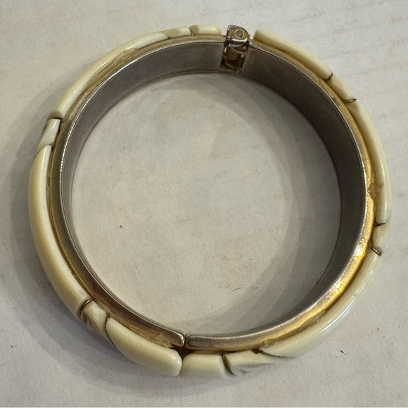 Vintage Lucite Bangle Bracelet 1950s Hinged Clamper MCM 60s Cream Gold Jewelry