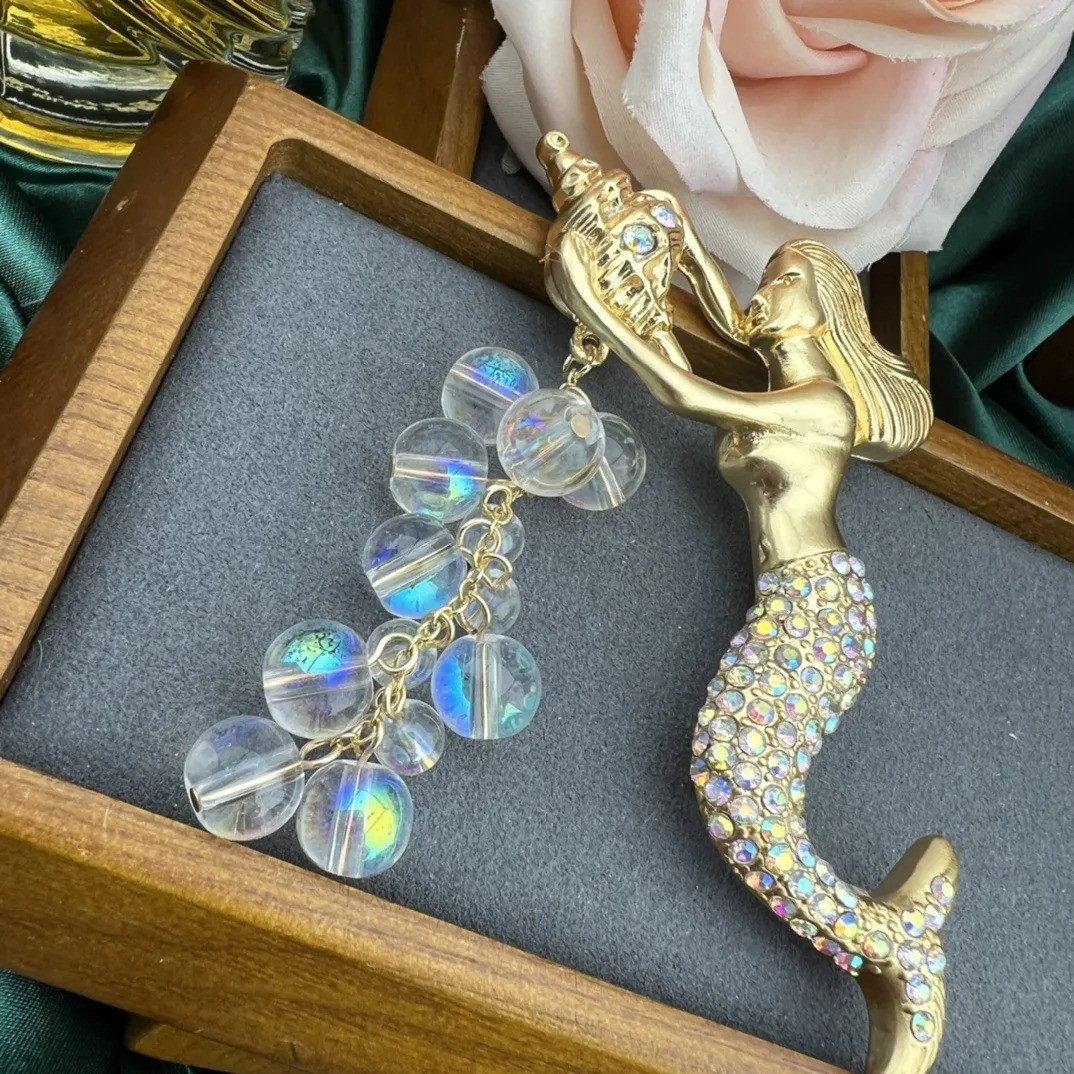 Vintage Mermaid Brooch Crystal Rhinestone Tassel Pin Elegant Gold Tone Ocean