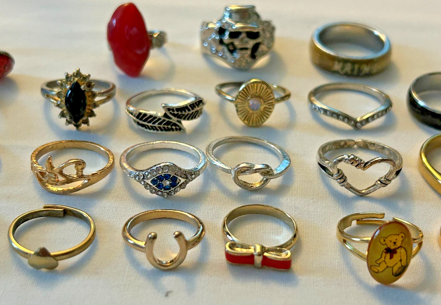 Estate Jewelry Ring Lot 22 Vintage Fashion Collectible Silver/Gold Tone