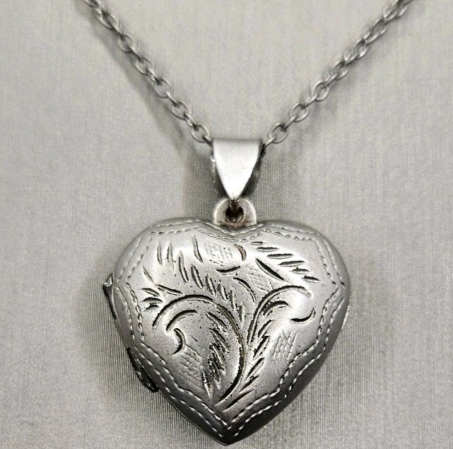 Vintage Locket Pendant Necklace Puffy Heart Silver Tone Etched Chain 15″