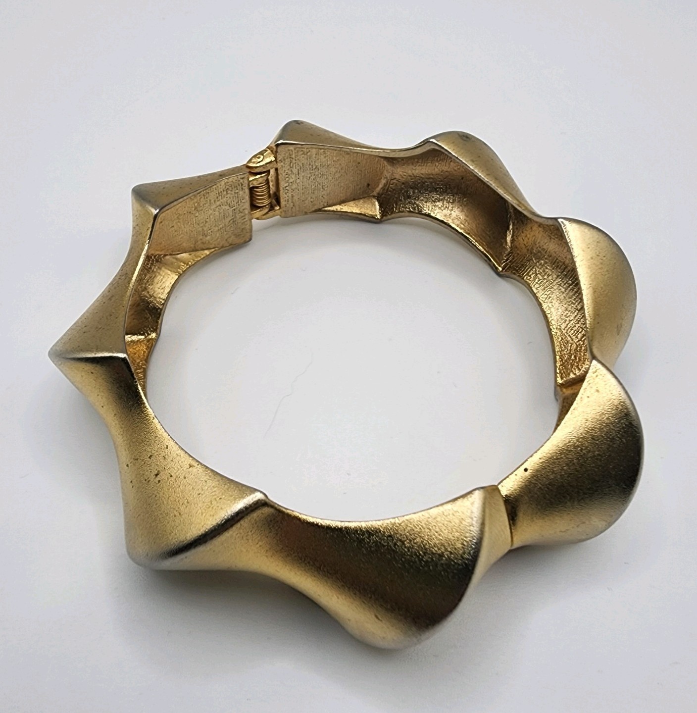 Gold Tone Metal Thick Chunky Twist Bangle Bracelet Clamper 3″ Diameter Vintage
