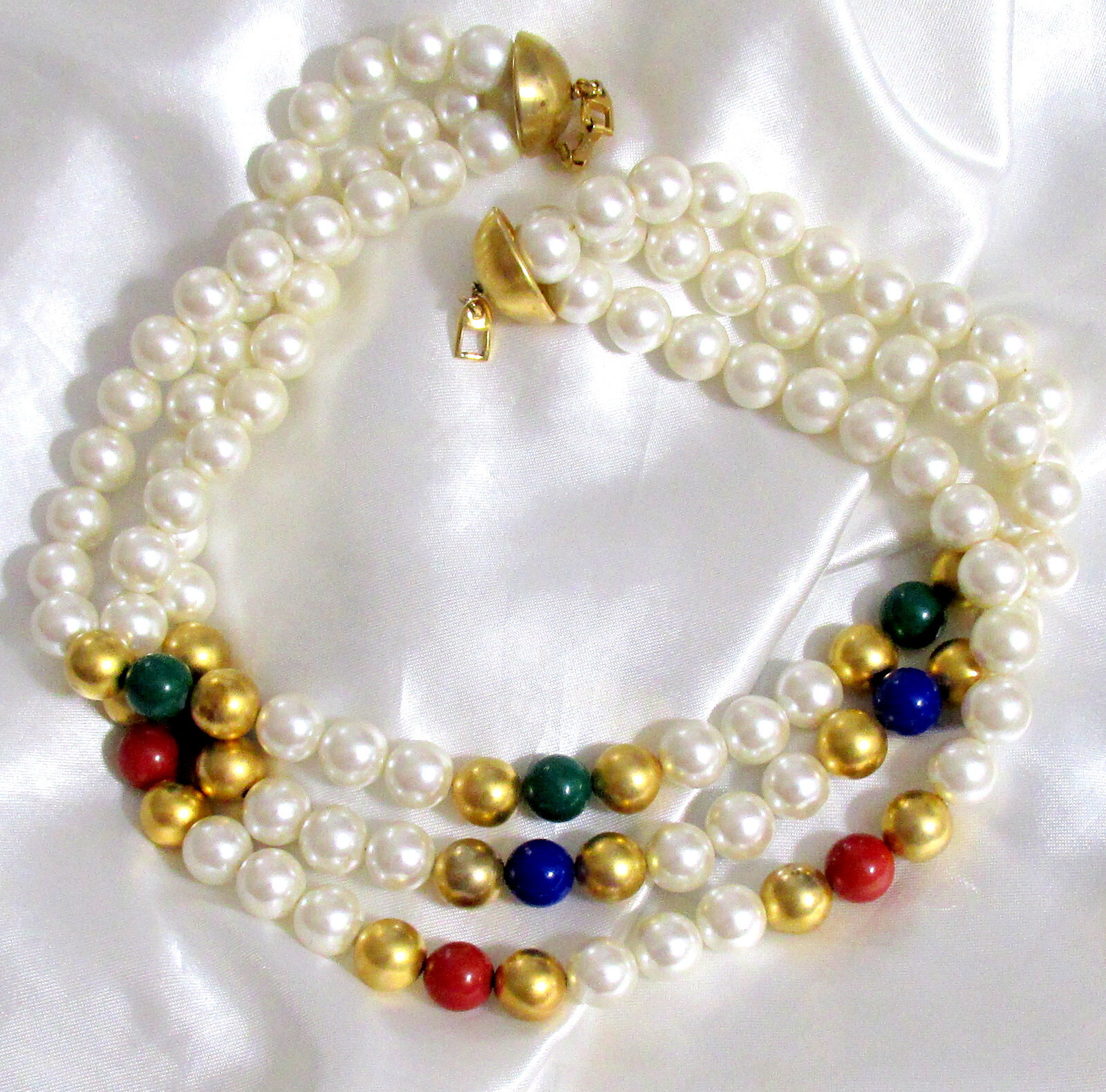 VTG RUNWAY BOOK PIECE NAPIER 3 STRAND FAUX PEARL/BEAD NECKLACE GP “Scarborough”