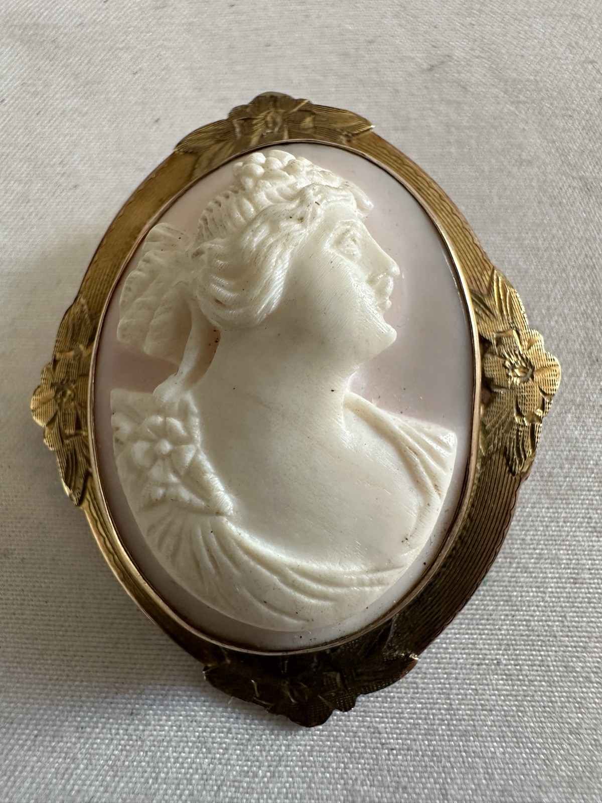Antique 10K Gold Pink Shell Cameo Brooch Pendant Engraved Gorgeous