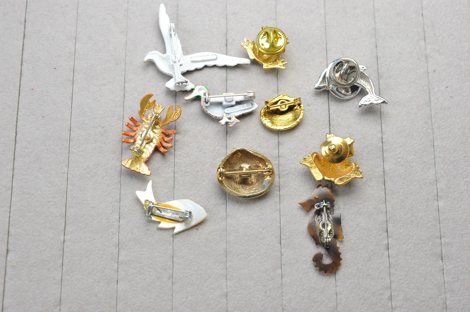 Vtg to now Brooch Pin LOT petite frog lobster fish seagull beach shell CB17