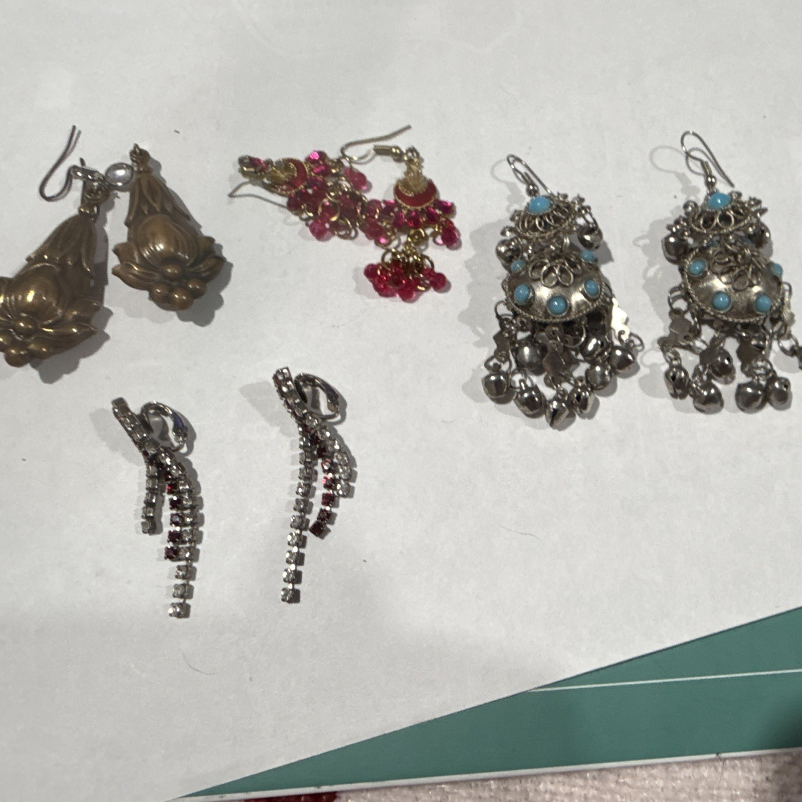Women’s Fashion Jewelry Mixed Lot 4pr Dangle Earrings Mixed Metal Crystal Glass