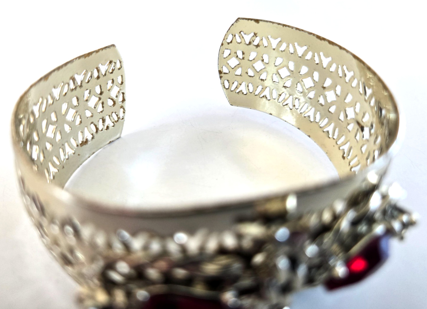 Vintage Red & Clear Rhinestone Gold Tone Lace Cuff Bracelet 6-3/8″