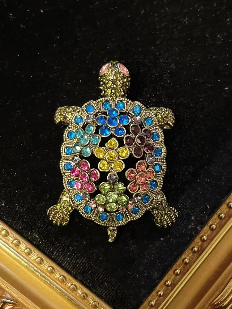 Vintage Luxury Crystal Shining Brooch Pin For Women Men Retro Antique Badge