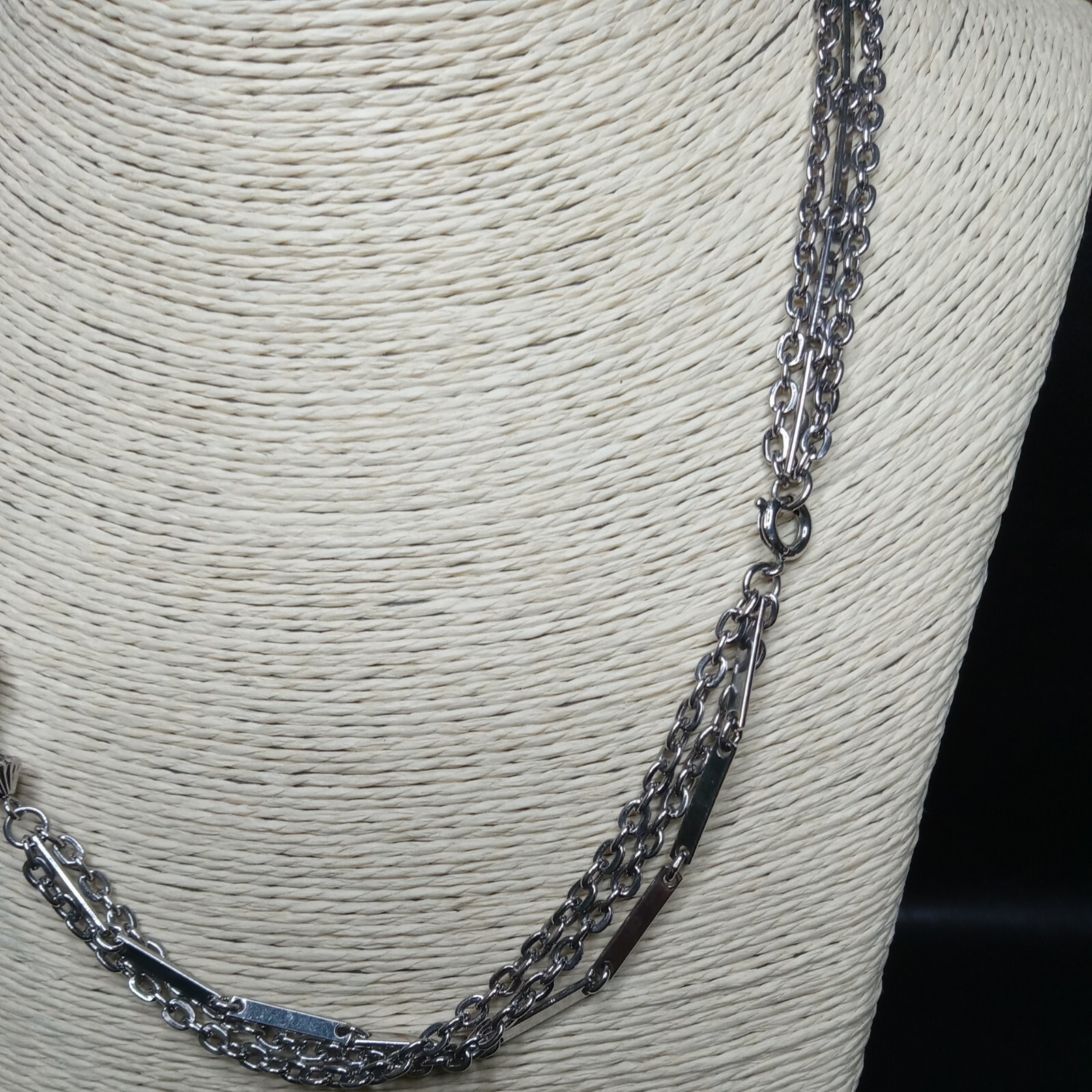 Vintage Jewelery Multiple Chains Necklace Whit Tassel. 8376