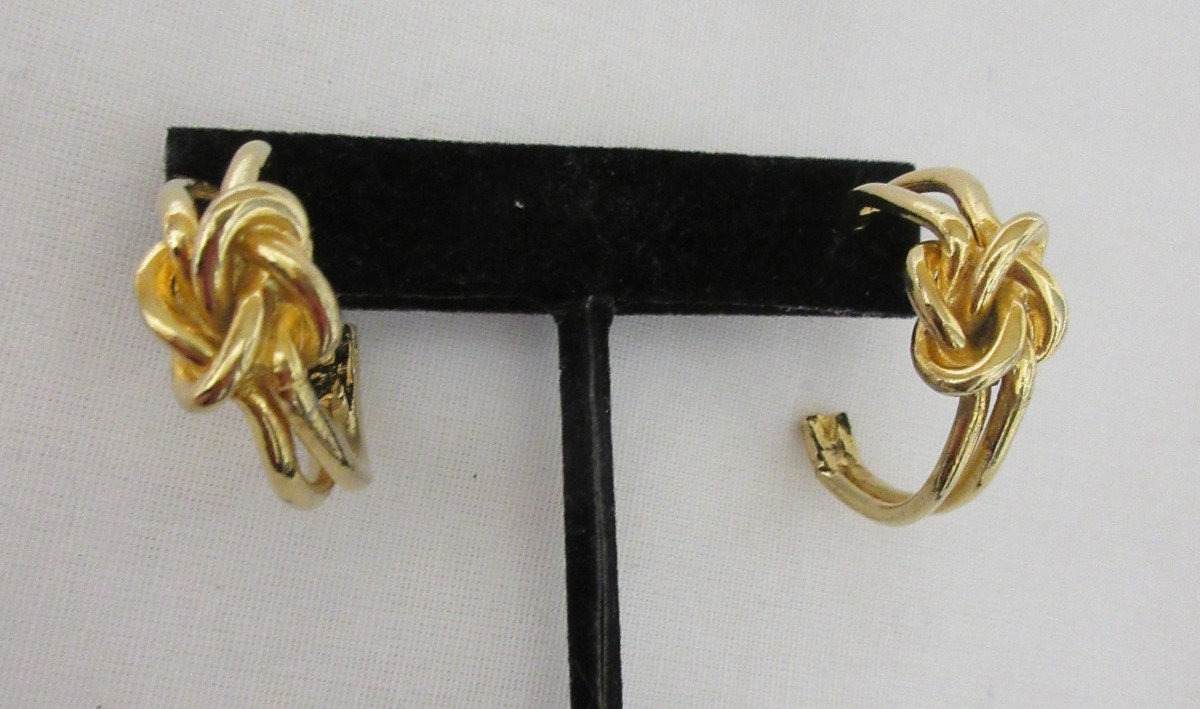 Vintage Gold Tone Knotted Hoop Pierced Earrings – No metal wear