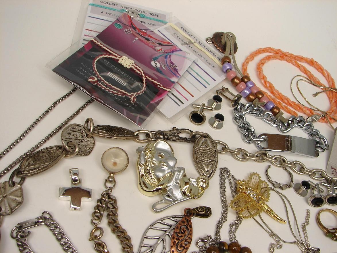Vintage COSTUME JEWELRY LOT Wearable Necklaces Bracelets Brooches Rings Earrings