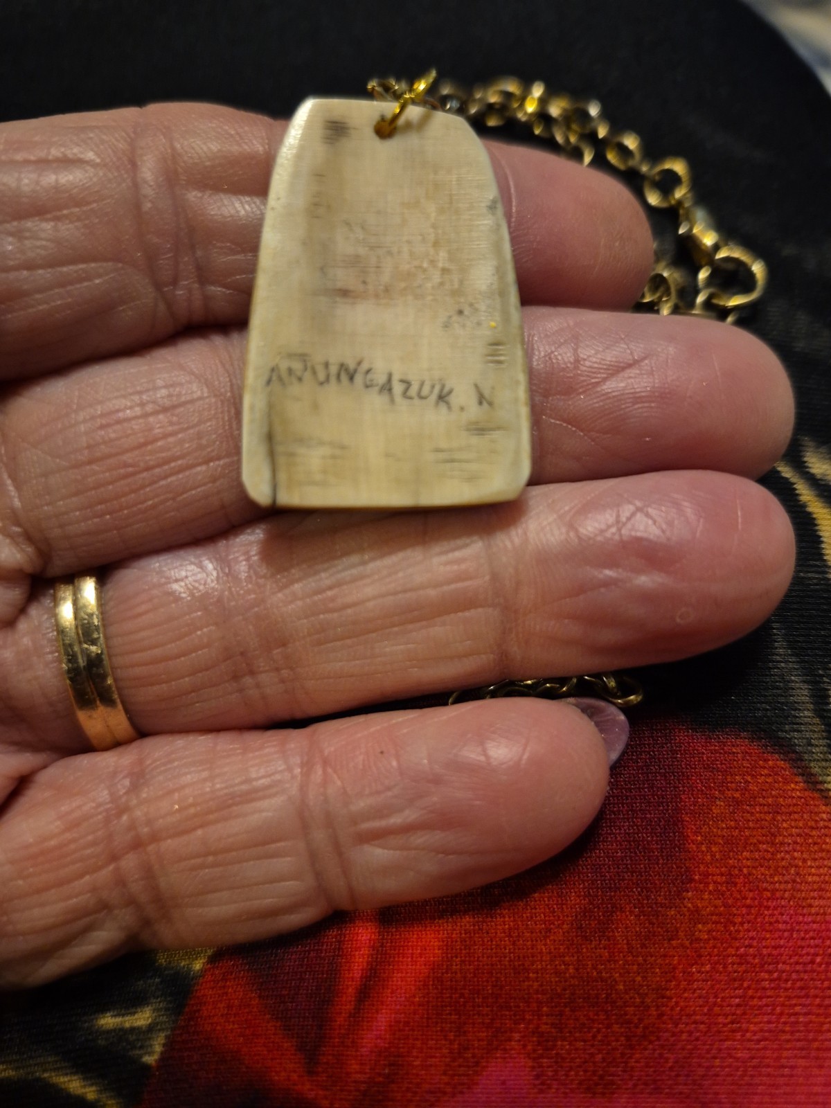 Aninsazuk Carved pendant:Inuit scrimshaw engraving, handcrafted