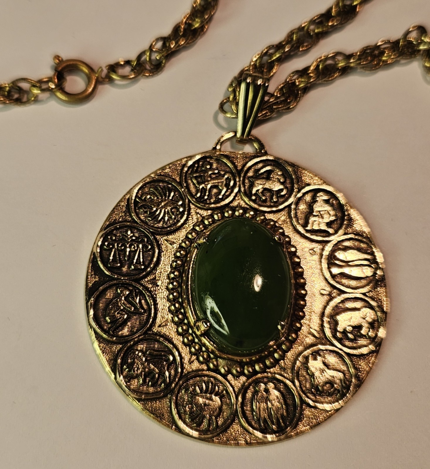 VINTAGE STYLE GOLD-TONE PENDANT NECKLACE ON LINKED 26″ BRIDED CHAIN
