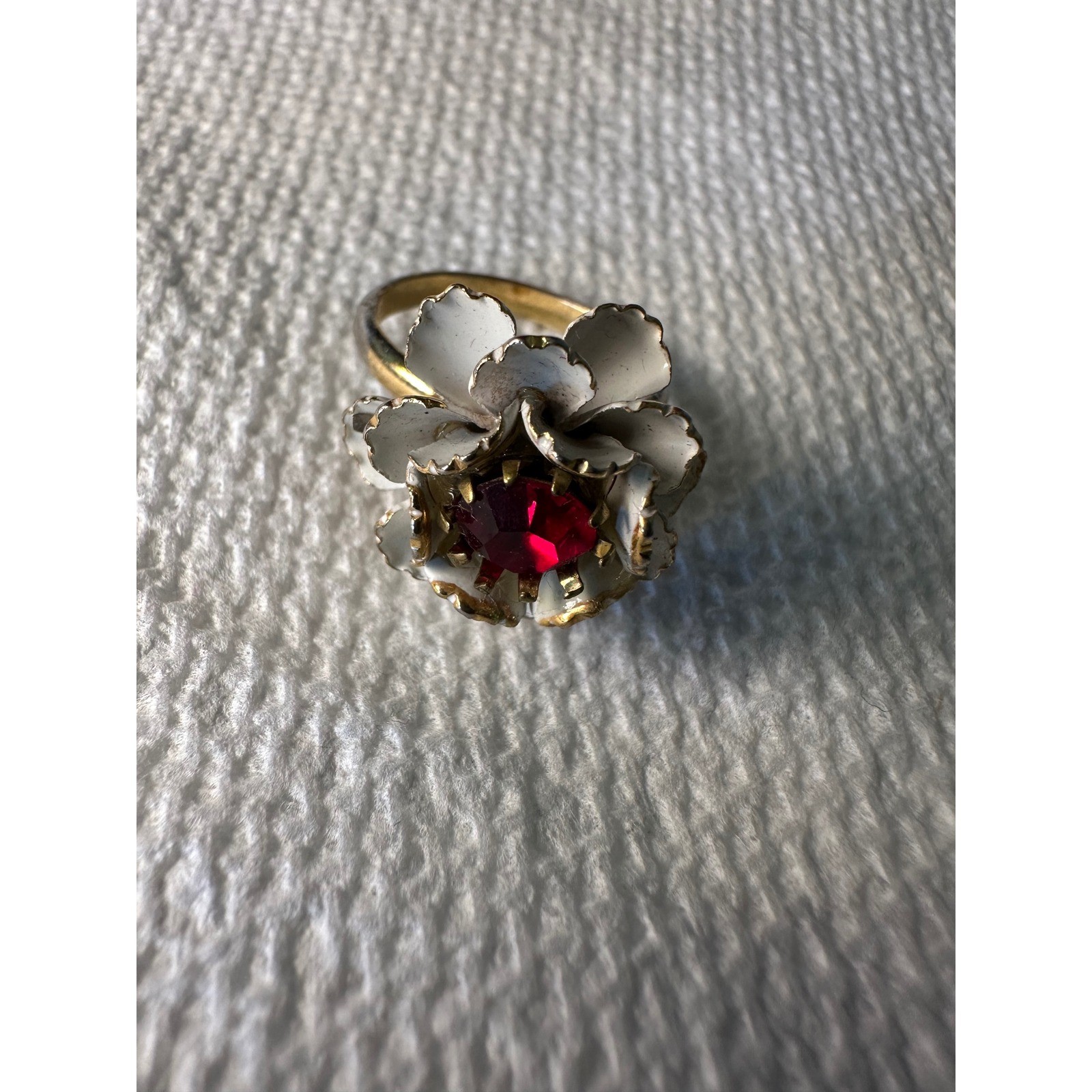 Vintage White Enamel Flower Cocktail Ring Red Gold Tone Statement adjustable