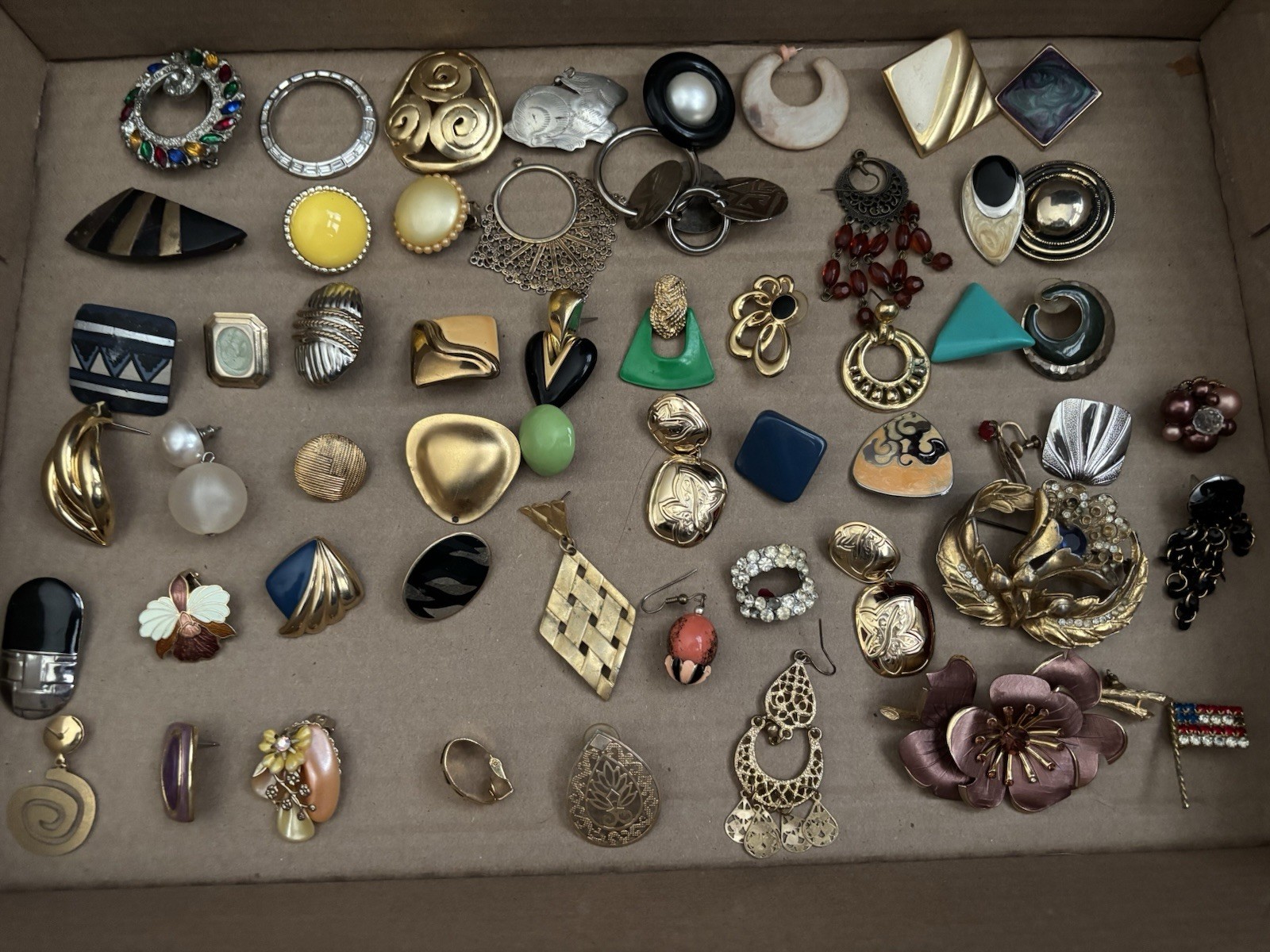 Vintage Single Earrings Crafts Jewelry Lot, Broochs 55+ Pieces