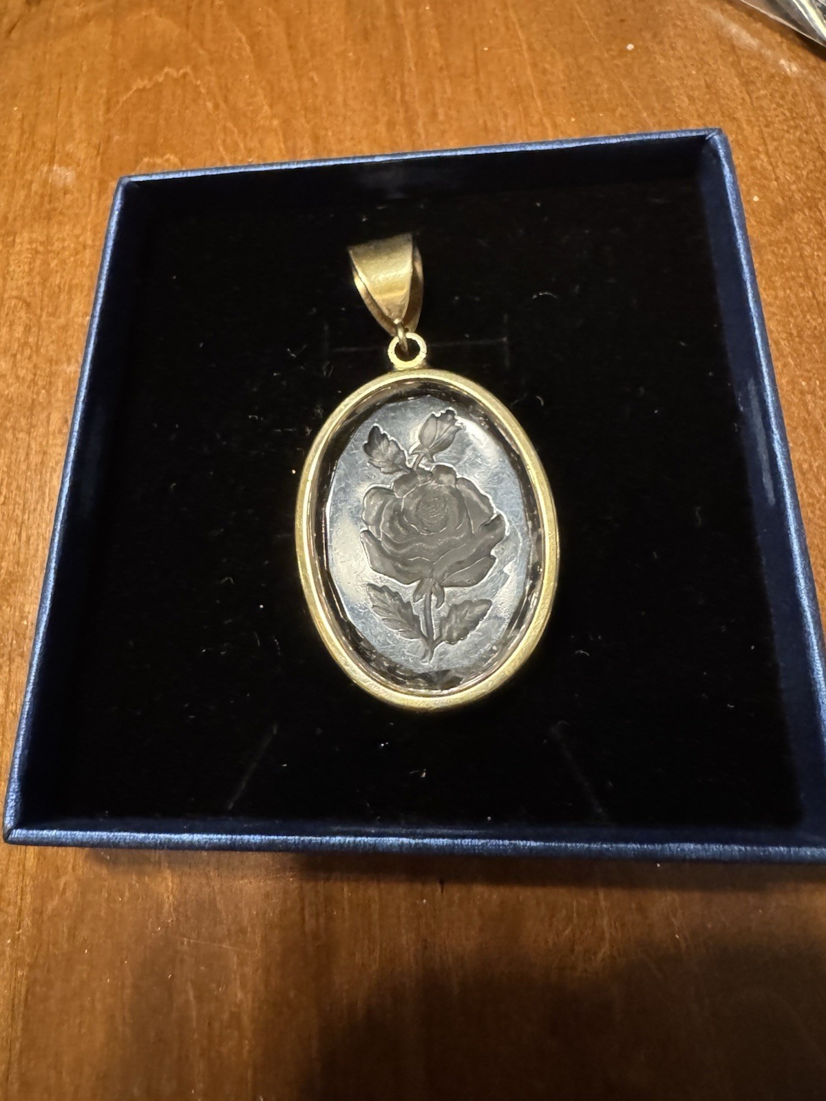 Vintage Intaglio ROSE CAMEO Necklace, Gold Tone, Reverse Carved, Clear Acrylic